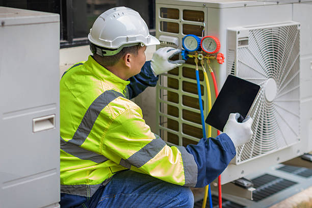 Professional Ac Installation technician working in Mount Summit, IN